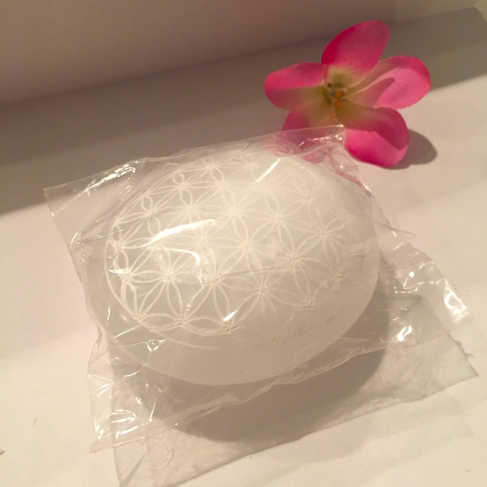 Selenite Crystal Quartz Gemstone. New. Sacred geometry engraved Flower of Life